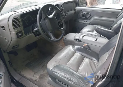 1999 Chevrolet Tahoe C1500 из США, поврежденный, VIN 1GNEC13RXXR153785